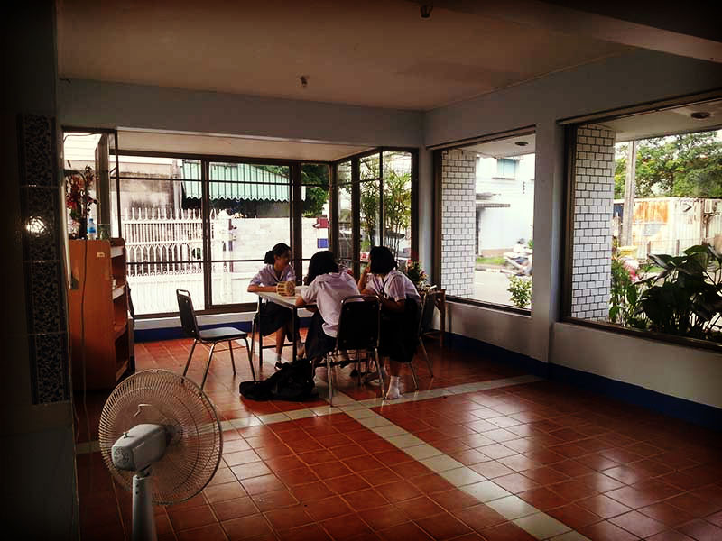 volunteer thailand dorm community class