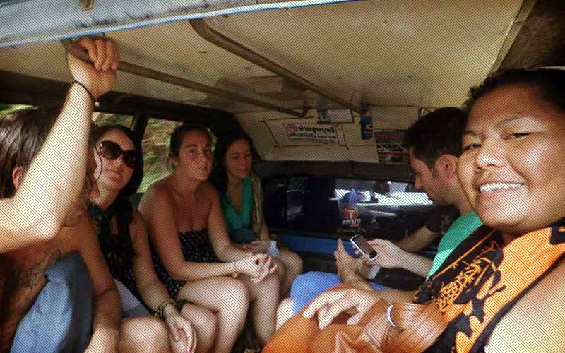 manage-money-volunteer-abroad-tuk-tuk